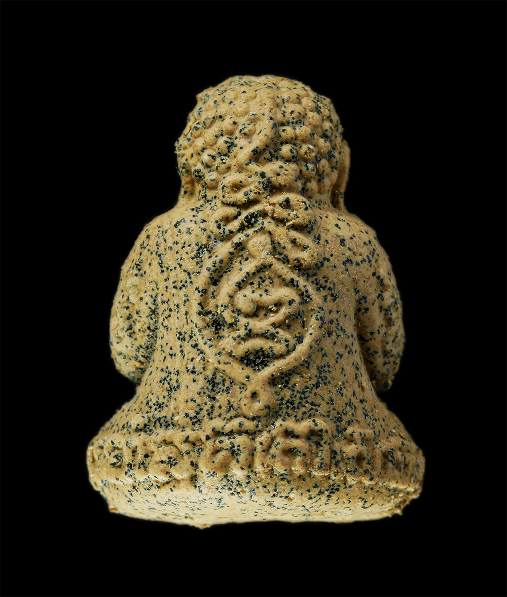 9Dec24 (34)bp.jpg - พระปิดตารวยทันใจ หลวงปู่สิงห์ทอง ปภากโร วัดป่าธรรมวิเวก (ซับตารี) อ.สอยดาว จ.จันทบุรี ปี2559 เนื้อผงพุทธคุณ ผงว่าน ฝังพลอยเสก โรยตะไบทองชนวน หมายเลข ๗ [..] | https://kamulet.in.th